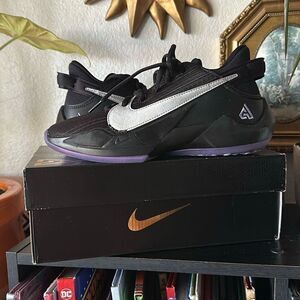 Nike Freak 2 Size 4.5 Kids 6.5 women’s Amethyst purple shoes